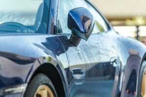 Explicación sobre cómo el diagnóstico temprano previene problemas costosos en autos de lujo.