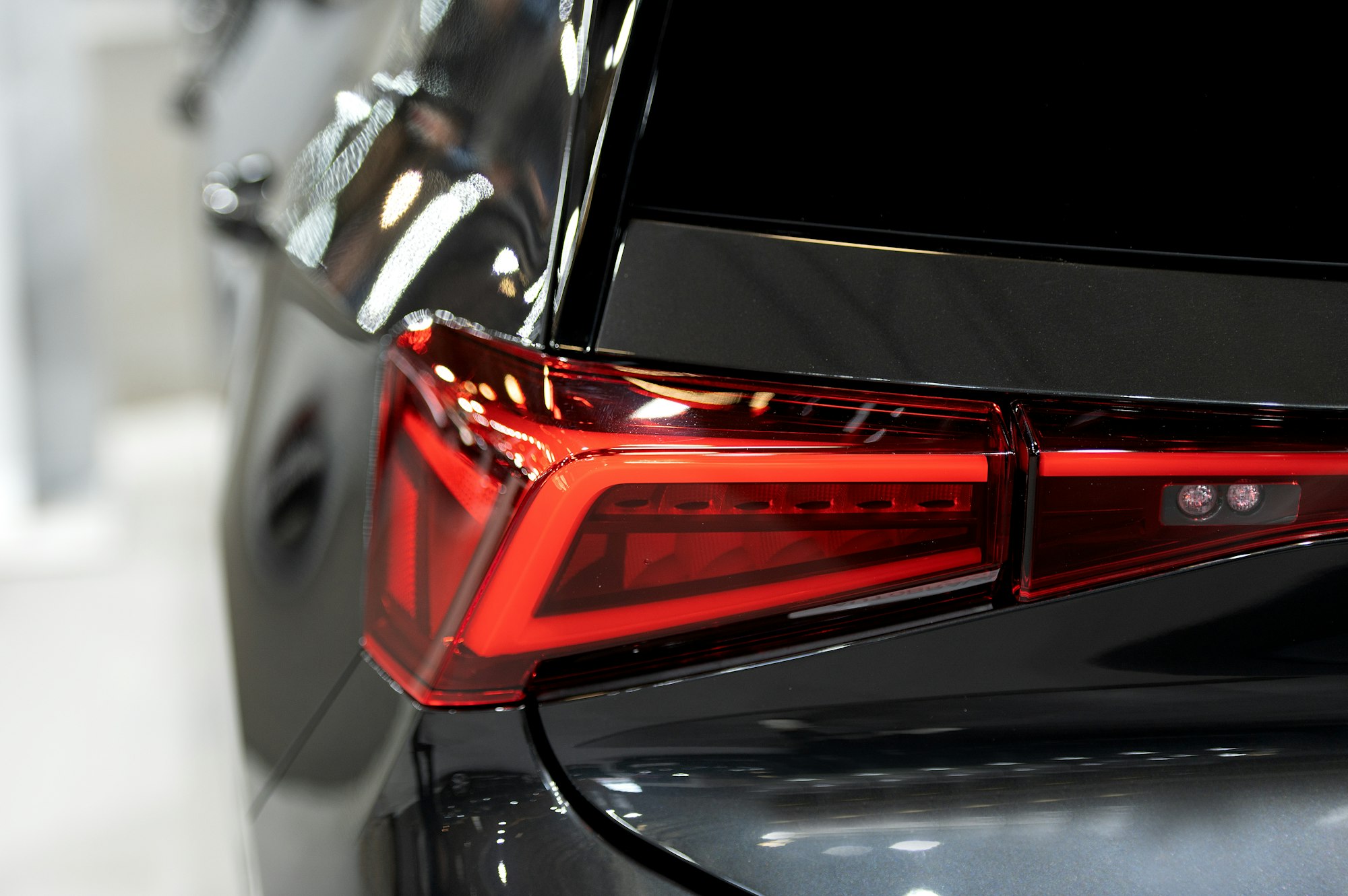 Cambio de Filtro de Aire y Aceite en Autos Premium: ¿Cuándo y Cómo Hacerlo a Domicilio?