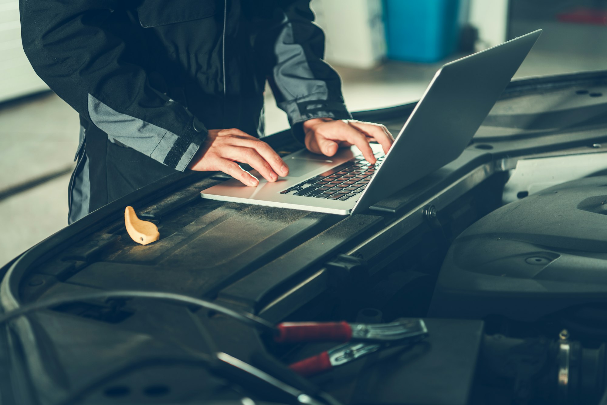 Car Mechanic with Computer